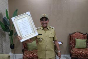 Pemerintah Kota Kupang  Terima Penghargaan STBM dari Kemenkes.  