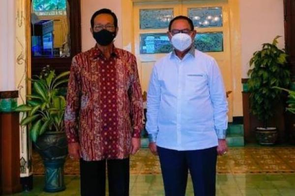  Gubernur Yogjakarta, Sri Sultan Hamengku Buwono X saat menerima kunjungan Wagub NTT sekaligus Ketua KONI NTT, Josef Nae Soi (JNS) di Yogjakarta, Selasa (15/2/2022).
