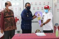 Wagub NTT Serahkan Mobil Ambulans Bantuan Mantan Menpera ke PMI Kota Kupang