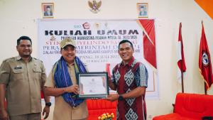  Wali Kota Kupang Terima Penghargaan Implementasi SPBE dari Stikom Uyelindo 