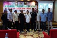 Carateker PTMSI NTT, Mentereng Sakti dan Muhammad Fachruddin bersama Sekretaris Umum KONI NTT, Lambert Tukan pada acara Musprovlub di Hotel Sylvia, Sabtu (30/7/2022).
