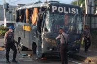 Bus Angkut Anggota Polisi BKO ke Labuan Bajo dari Polda NTT Terbalik