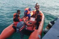 Tim SAR Gabungan saat melakukan upaya pencarian warga Desa Kolandama Kecamatan pantar Barat Kabupaten Alor yang jatuh ke laut, Kamis (18/8/2022).