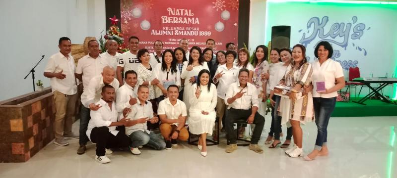 Keluarga besar Alumni SMA Negeri 2 (Smandu) Kupang Angkatan Tahun 1999 menggelar  syukuran natal di Twins Resto, Sabtu (21/1/2023). 