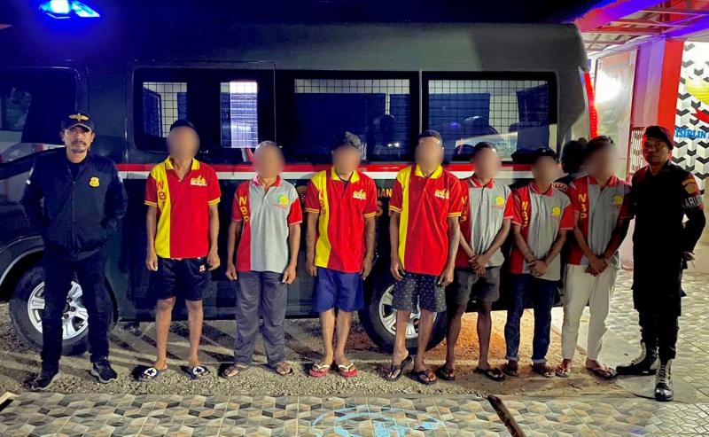 Tujuh orang WBP Lembaga Pemasyarakatan (Lapas) Atambua yang diberangkatkan ke Lapas Kupang, Senin (10/6/2024). 