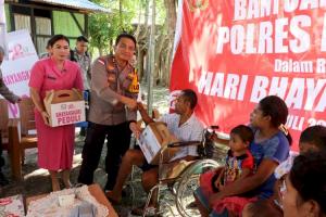 Polres Kupang Berikan Pelayanan Kesehatan Gratis untuk Balita Stunting di Tuapukan