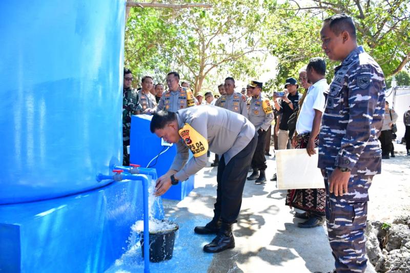 Polda NTT Bantu Bangun Sumur Bor Kapasitas 2 Liter Per Detik di Pulau Semau