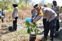 Hijaukan Kota Kupang, Polda NTT Tanam 1000 Anakan Pohon