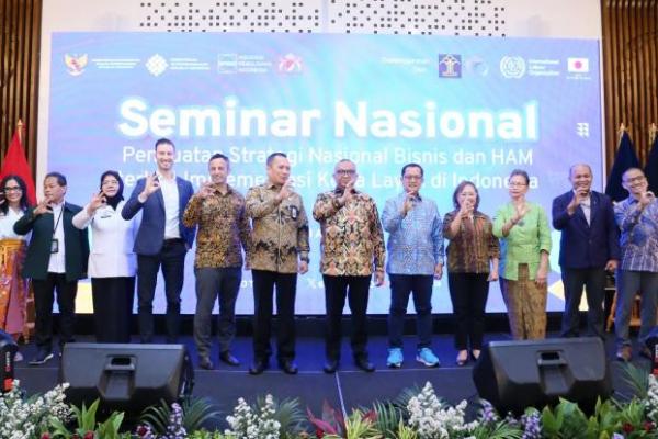 Kementerian Ketenagakerjaan RI, Direktorat Jenderal HAM KemenkumHAM, dan International Labour Organization (ILO), didukung Pemerintah Jepang, menyelenggarakan Seminar Nasional Penguatan Strategi Nasional Bisnis dan HAM terkait Implementasi Pekerjaan yang Layak di Hotel Le Meridien, Jakarta, pada Rabu (21/8/2024).