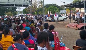 Orasi politik Joni Mali dalam kampanye paket Sahabat Sejati di lapangan Desa Silawan, Kecamatan Tasifeto Timur, Kabupaten Belu perbatasan RI-RDTL, Senin (21/10/2024) sore.