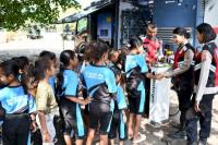 Polda NTT terus memberikan bantuan air bersih kepada warga terdampak konflik di Desa Bugalima, Adonara Barat, Flores Timur pada Selasa (29/10/2024), 