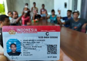 Pekerja ojek di Kabupaten Belu dapat SIM gratis Willy Lay