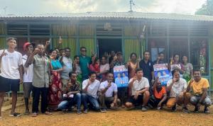 Foto bersama Cawabup paket Sahabat Sejati, Vicente Hornai dan tim pemenang bersama warga usai silaturahmi di rumah suku Uma Maklulik, KM 6 Sesekoe, Kelurahan Umanen, Kabupaten Belu perbatasan RI-RDTL, Minggu (10/11/2024). 