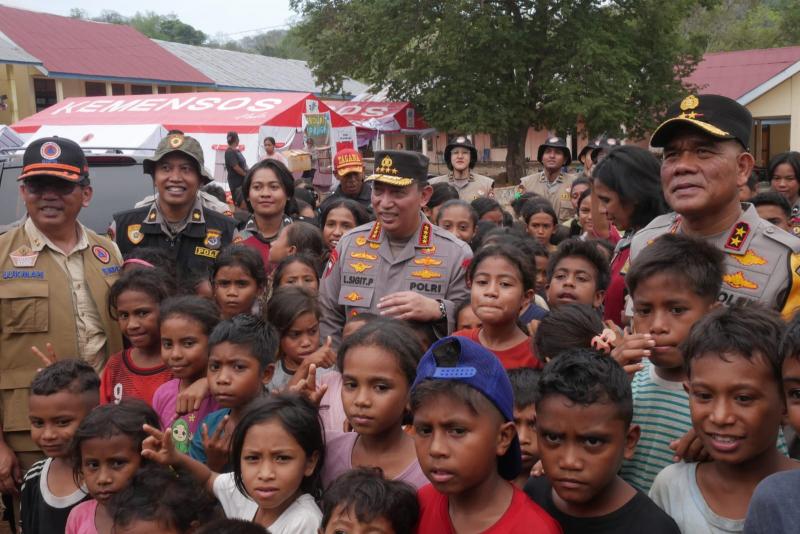 Kepala Kepolisian Negara Republik Indonesia Jenderal Pol Listyo Sigit Prabowo berkunjung ke Flores Timur, Provinsi  Nusa Tenggara Timur (NTT), Senin (18/11/2024).