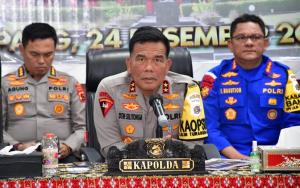 Kapolda NTT Irjen Daniel Tahi Monang Silitonga saat memberikan keterangan pers akhir tahun di Polda NTT, Selasa (24/12/2024).