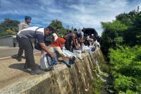 Aparat Satuan Reserse Narkoba (Satresnarkoba) Polres Manggarai Barat memusnahkan ribuan liter minuman keras (miras) tradisional jenis sopi tanpa dokumen resmi (ilegal) di Labuan Bajo, Kabupaten Manggarai Barat.