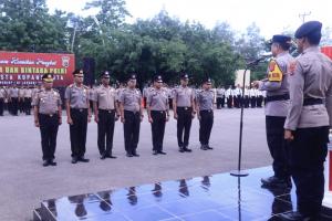 Kapolresta Kupang Kota, Kombes Pol Aldinan RJH Manurung memimpin upacara kenaikan pangkat Pamen, Pama dan Bintara Polri ini digelar pada Senin (30/12/2024) di Mapolresta Kupang Kota.