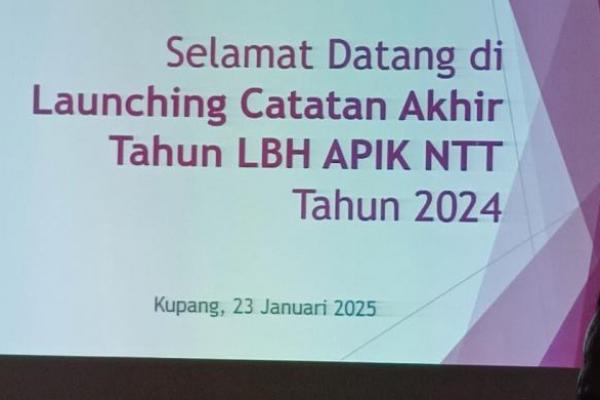 Launching Catatan Akhir Tahun 2024 LBH APIK NTT. Direktris LBH APIK NTT, Ansi Damaris Rihi Dara,SH sementara menyampaikan kepada wartawan hasil kerja mereka selama setahun sebagai pertanggungjawaban kerja-kerja LBH APIK NTT kepada publik.