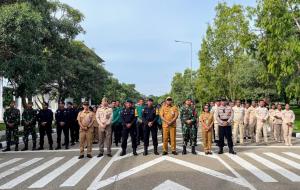 Apel gabungan Satgas Pamtas Yonif 741/GN bersama CIQS, BNPP serta Brimob di PLBN Motamasin, Kecamatan Kobalima Timur, Kabupaten Malaka perbatasan RI-RDTL, Senin (3/2/2025).