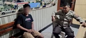 RN (21), seorang mahasiswa sebuah perguruan tinggi di Kota Kupang diamankan anggota Polsek Alak pada Sabtu (7/3/2025). RN yang juga warga Kelurahan Namosain, Kecamatan Alak, Kota Kupang ini ditangkap di sebuah pesta valentine day di Kota Kupang.